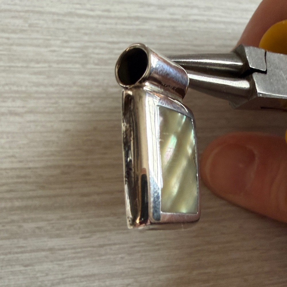 Silver and Mother of Pearl Pendant - Picture 4 of 5